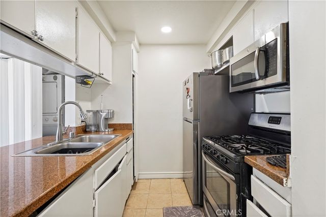 21219 Roscoe, Canoga Park, CA 91304