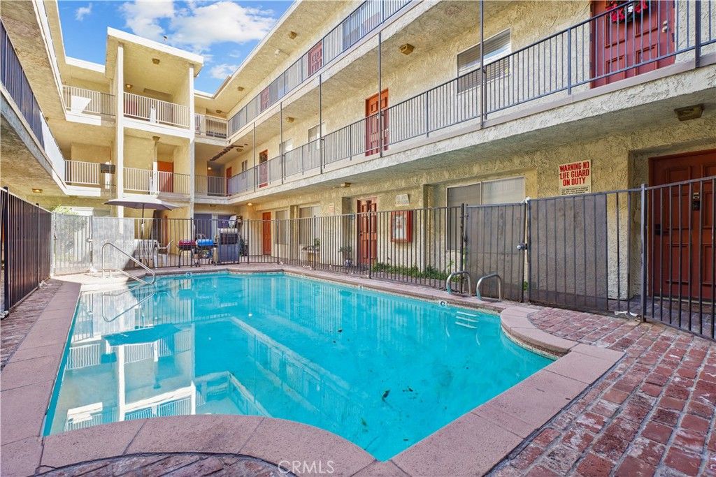 21219 Roscoe, Canoga Park, CA 91304