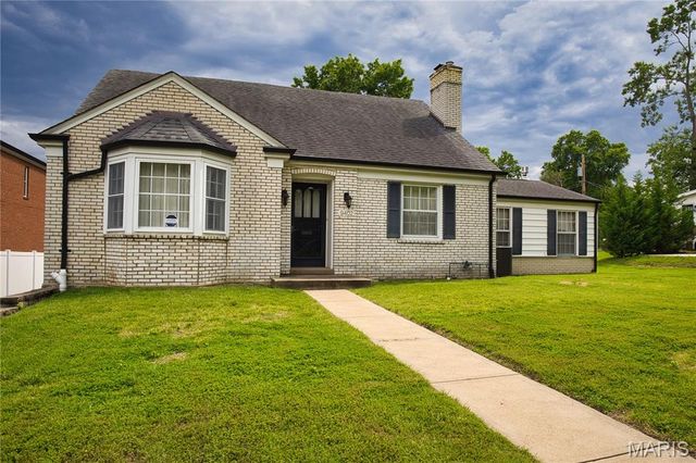 9402 Pine Avenue, Brentwood, MO 63144