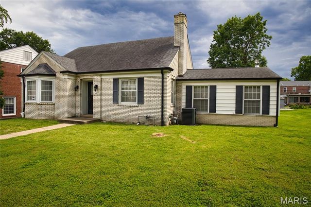 9402 Pine Avenue, Brentwood, MO 63144
