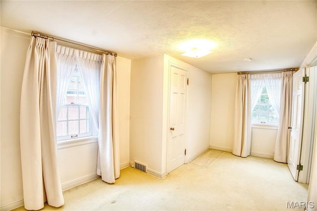 9402 Pine Avenue, Brentwood, MO 63144