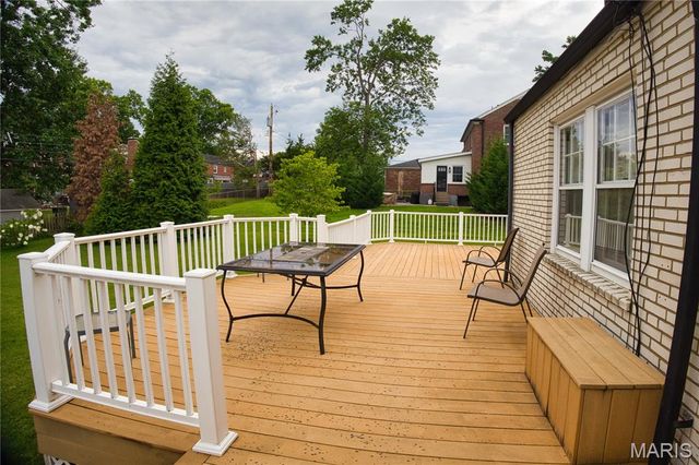 9402 Pine Avenue, Brentwood, MO 63144