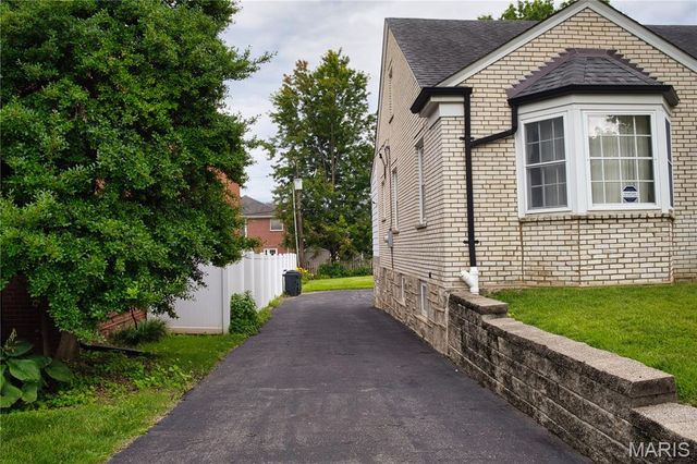 9402 Pine Avenue, Brentwood, MO 63144