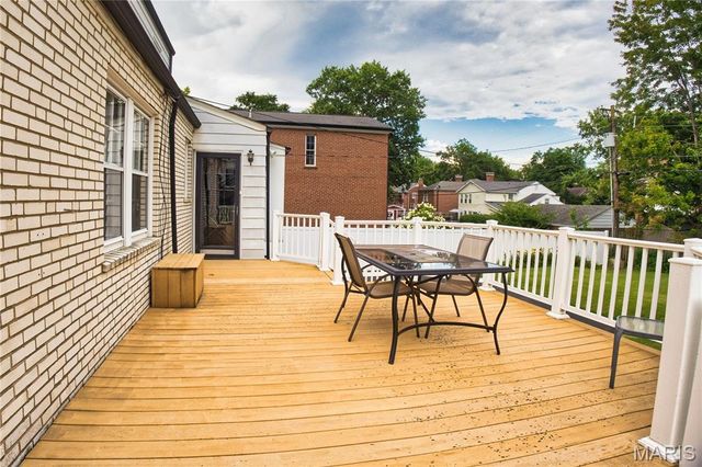 9402 Pine Avenue, Brentwood, MO 63144