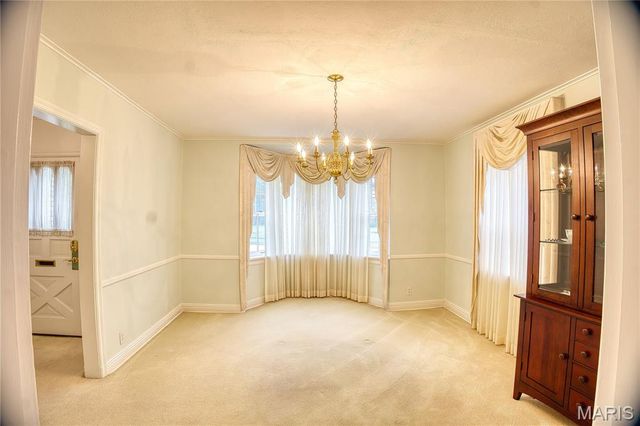 9402 Pine Avenue, Brentwood, MO 63144