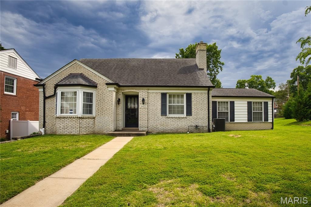 9402 Pine Avenue, Brentwood, MO 63144