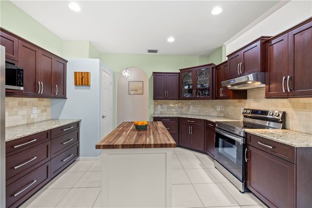 3315 65th Avenue, Vero Beach, FL 32966