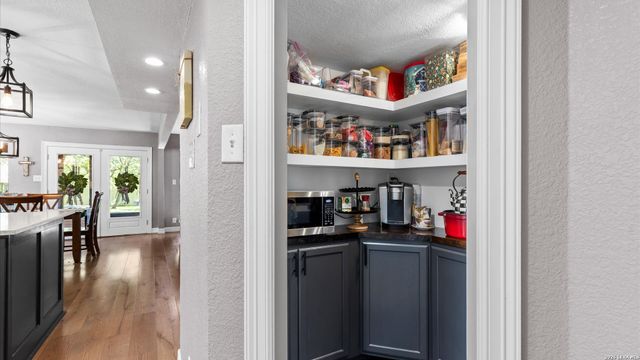 9514 Goldenrod, Garden Ridge, TX 78266