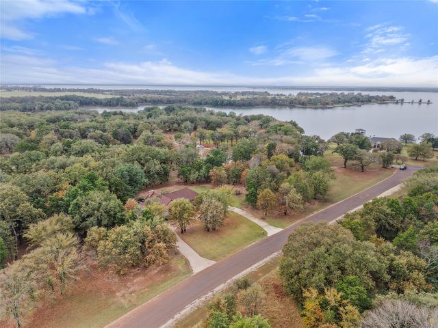 403 Arrowhead Point, Kerens, TX 75144