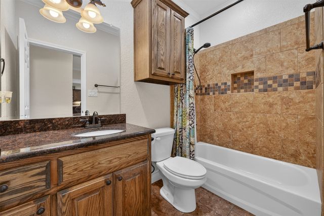 403 Arrowhead Point, Kerens, TX 75144