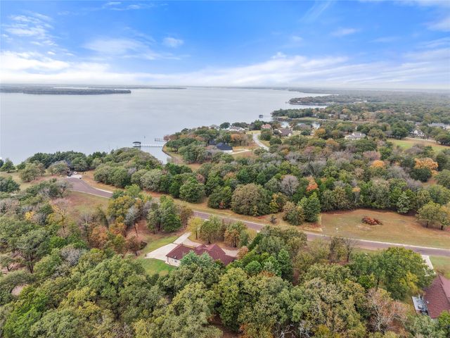 403 Arrowhead Point, Kerens, TX 75144