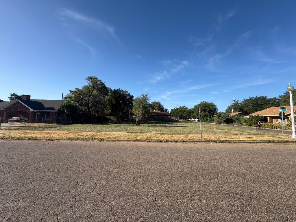 1809 17th Street, Lubbock, TX 79401