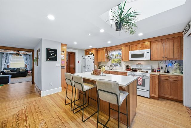 3 Corinne Pkwy, Middleboro, MA 02346