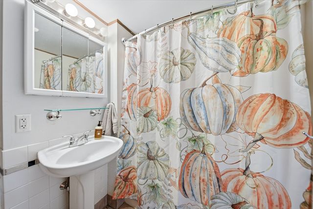 3 Corinne Pkwy, Middleboro, MA 02346