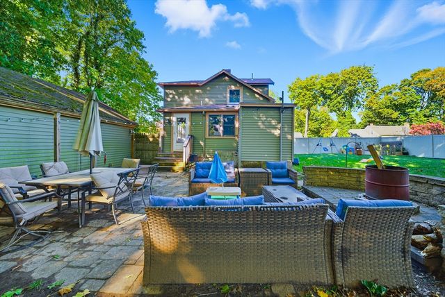 3 Corinne Pkwy, Middleboro, MA 02346