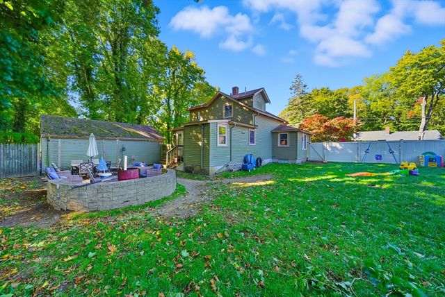 3 Corinne Pkwy, Middleboro, MA 02346