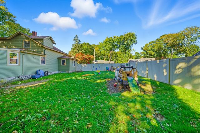 3 Corinne Pkwy, Middleboro, MA 02346