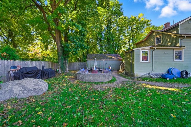 3 Corinne Pkwy, Middleboro, MA 02346