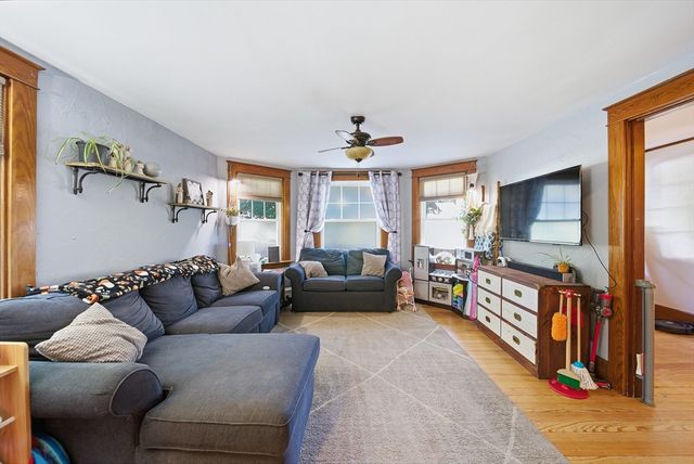 3 Corinne Pkwy, Middleboro, MA 02346