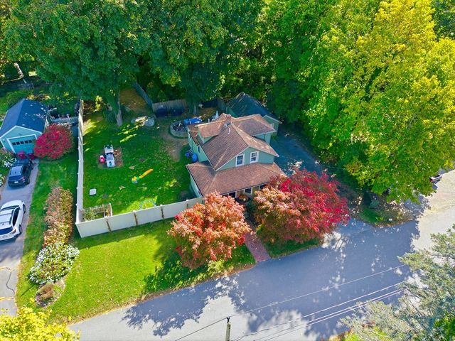 3 Corinne Pkwy, Middleboro, MA 02346