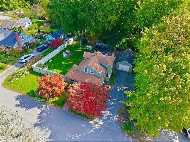 3 Corinne Pkwy, Middleboro, MA 02346