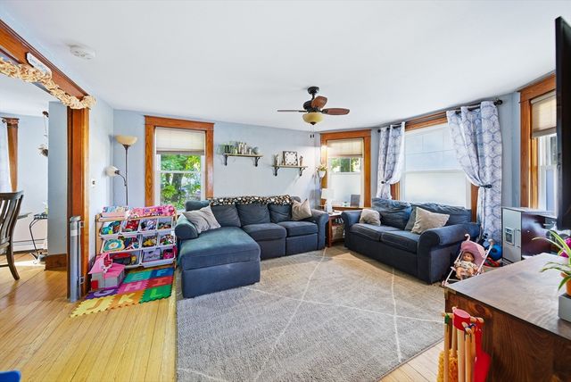 3 Corinne Pkwy, Middleboro, MA 02346