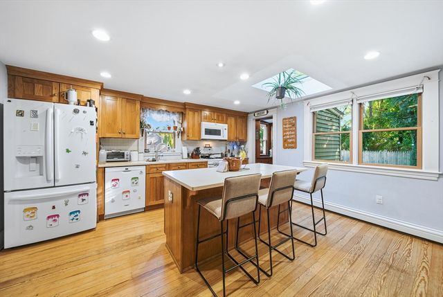 3 Corinne Pkwy, Middleboro, MA 02346