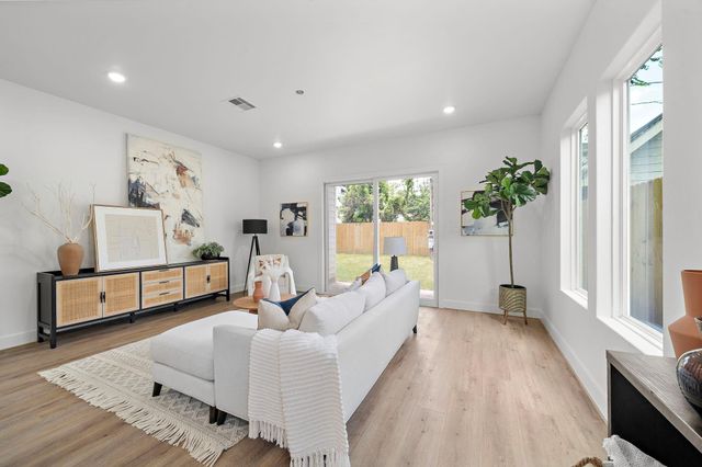 406 E 33rd Street, Houston, TX 77018