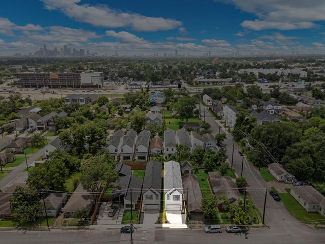 406 E 33rd Street, Houston, TX 77018