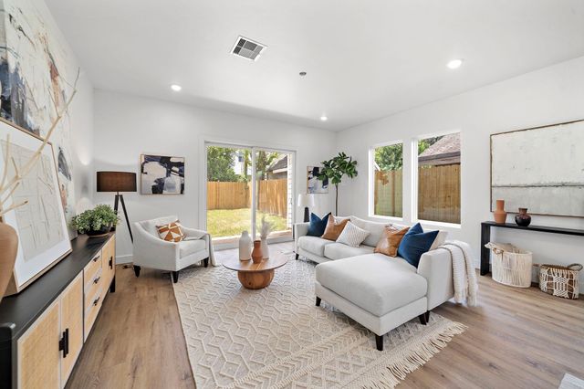 406 E 33rd Street, Houston, TX 77018