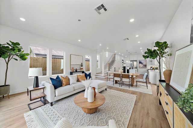 406 E 33rd Street, Houston, TX 77018