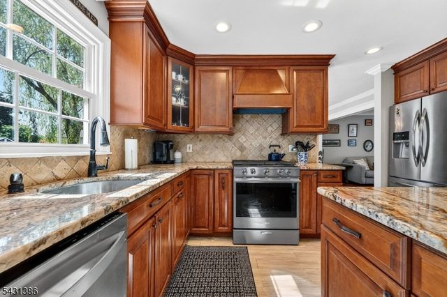 21 Harvest Dr, Hillsborough Twp., NJ 08844