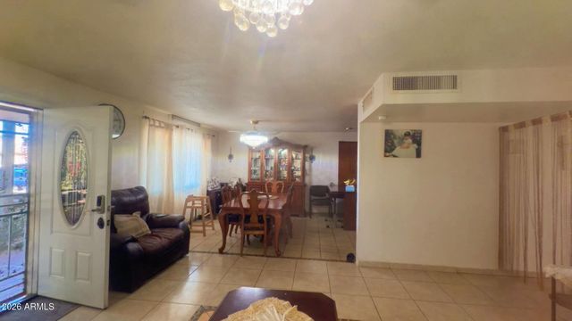 7810 N 37TH Avenue, Phoenix, AZ 85051