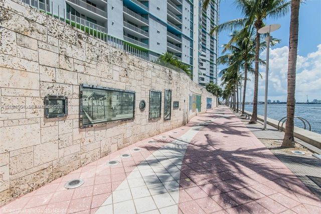 325 S Biscayne Blvd 2115, Miami, FL 33131