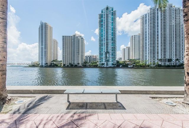 325 S Biscayne Blvd 2115, Miami, FL 33131