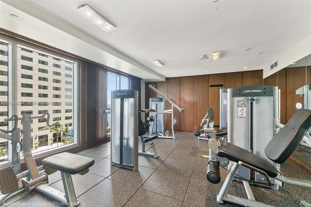325 S Biscayne Blvd 2115, Miami, FL 33131