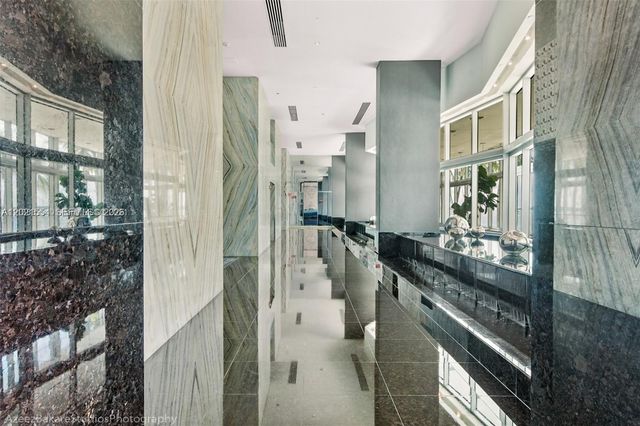 325 S Biscayne Blvd 2115, Miami, FL 33131