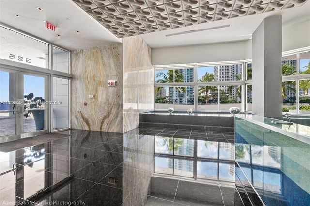 325 S Biscayne Blvd 2115, Miami, FL 33131