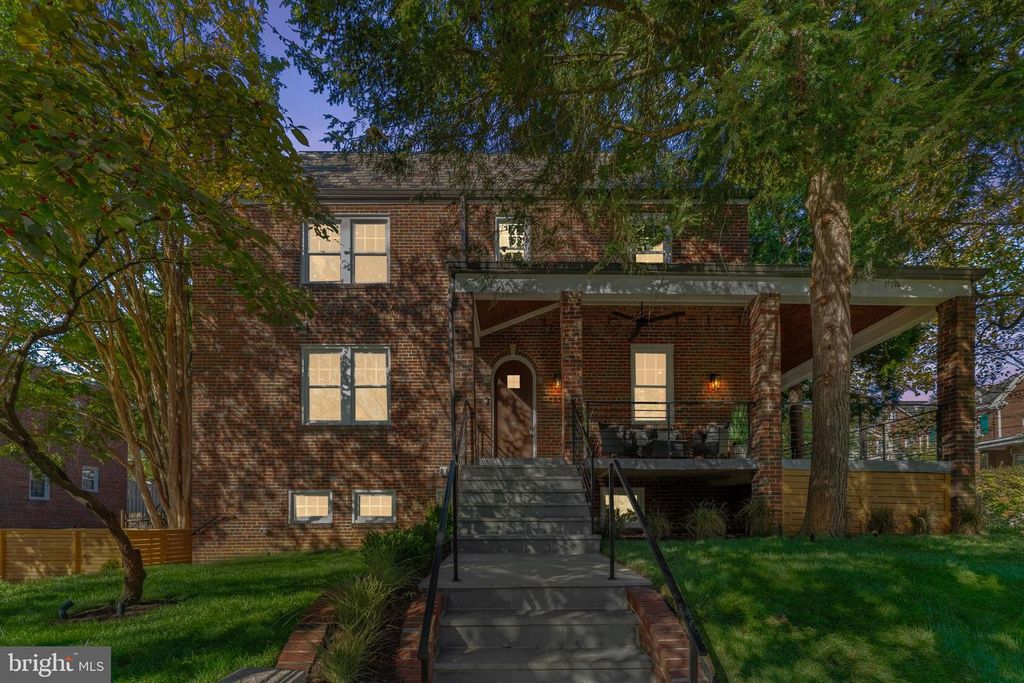 2338 39TH ST NW, Washington, DC 20007