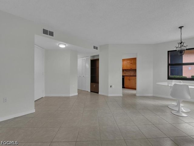 1512 Mainsail DR 10, Naples, FL 34114