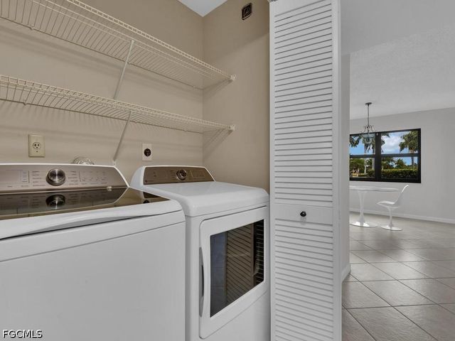 1512 Mainsail DR 10, Naples, FL 34114
