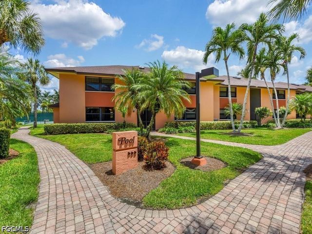 1512 Mainsail DR 10, Naples, FL 34114