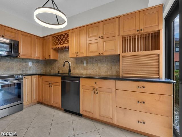 1512 Mainsail DR 10, Naples, FL 34114