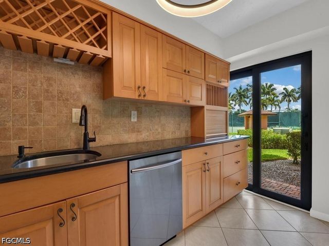 1512 Mainsail DR 10, Naples, FL 34114