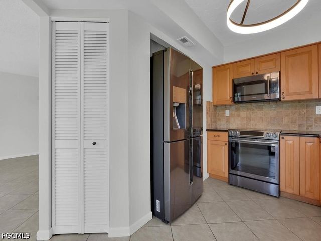 1512 Mainsail DR 10, Naples, FL 34114