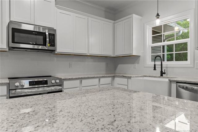 395 Zeppelin Lane, Raeford, NC 28376