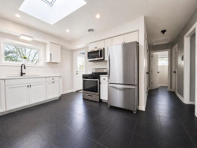 2985 Arbor DRIVE, Brookfield, WI 53005