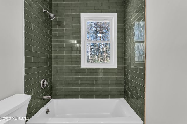 213 Hamilton Drive, Toms River, NJ 08753