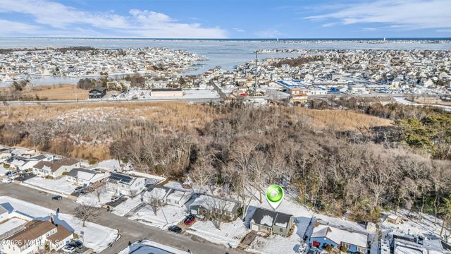 213 Hamilton Drive, Toms River, NJ 08753