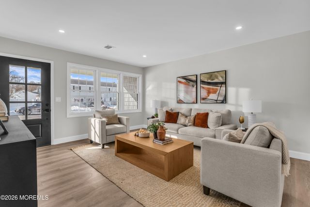 213 Hamilton Drive, Toms River, NJ 08753